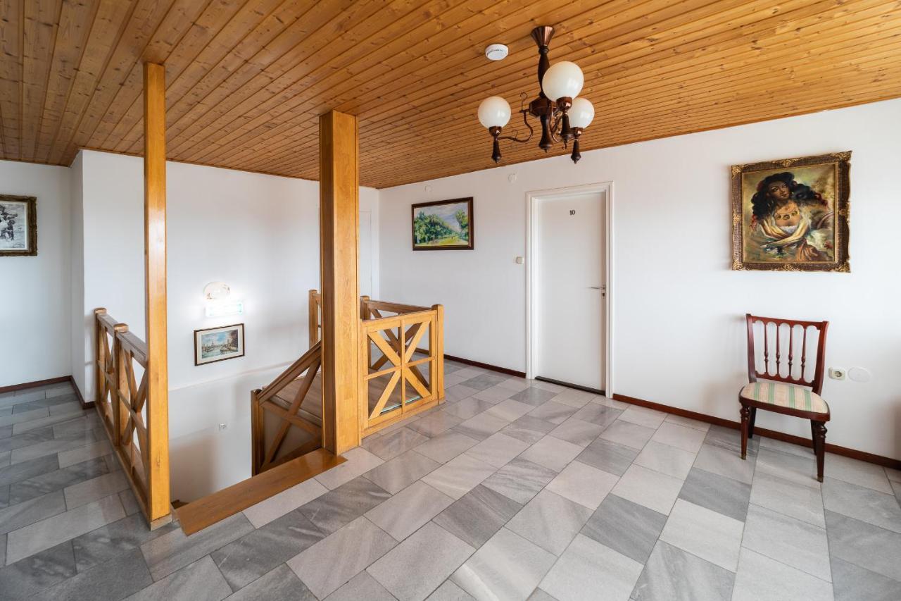 Villa Lotus 잘라카로쉬 외부 사진
